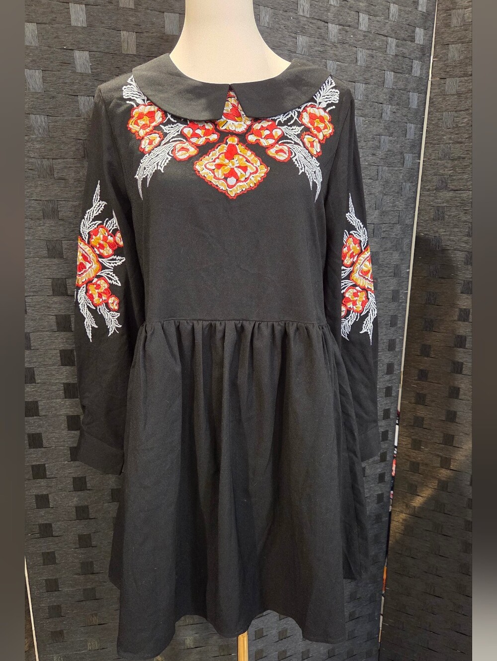 NWT Black Floral Embroidered Boho Long Sleeve Smock Mini Dress Small